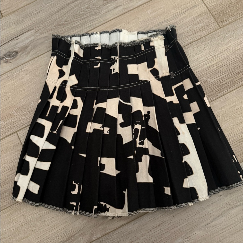Stylish Black and White Pleated Skirt
